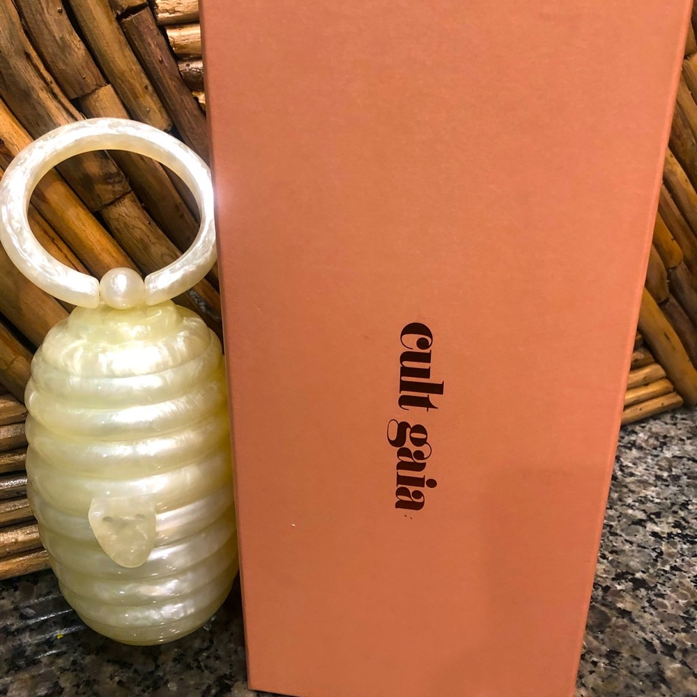 🔥Pearl Statement Unique, Dressy or Casual Purse.